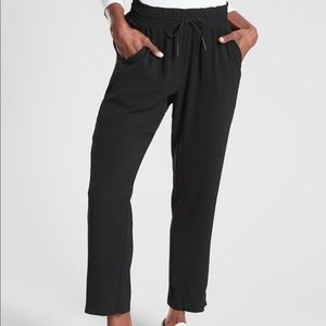 Metropolis straight leg pant in primatwill size 4 black